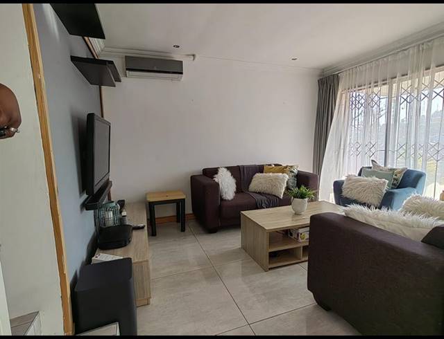 2 BEDROOM HOUSE FOR SALE IN KWANDENGEZI